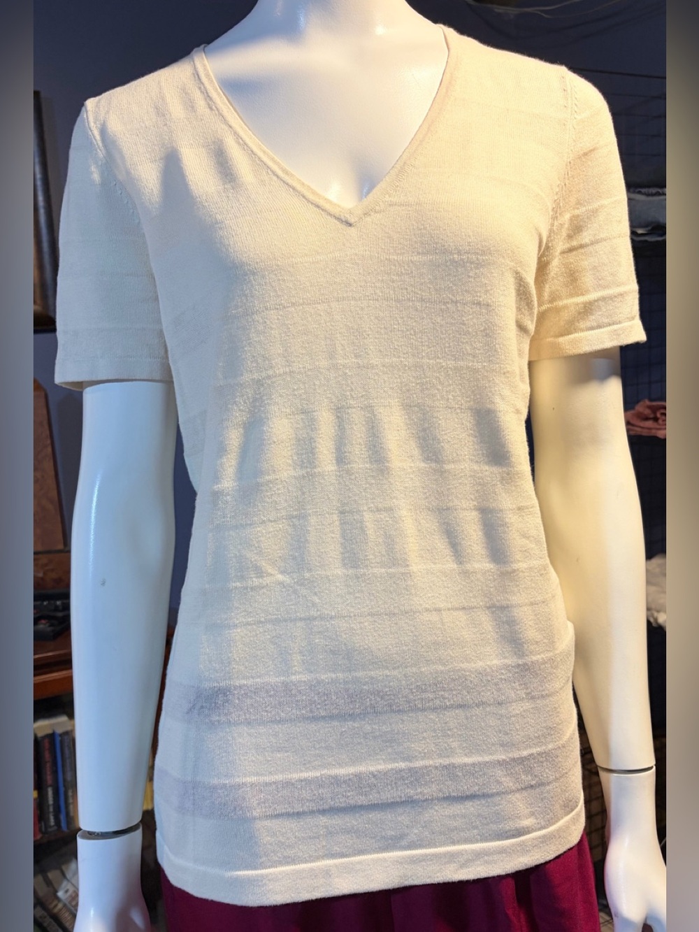 Ann Taylor Cream V-Neck Short Sleeve Knit Top